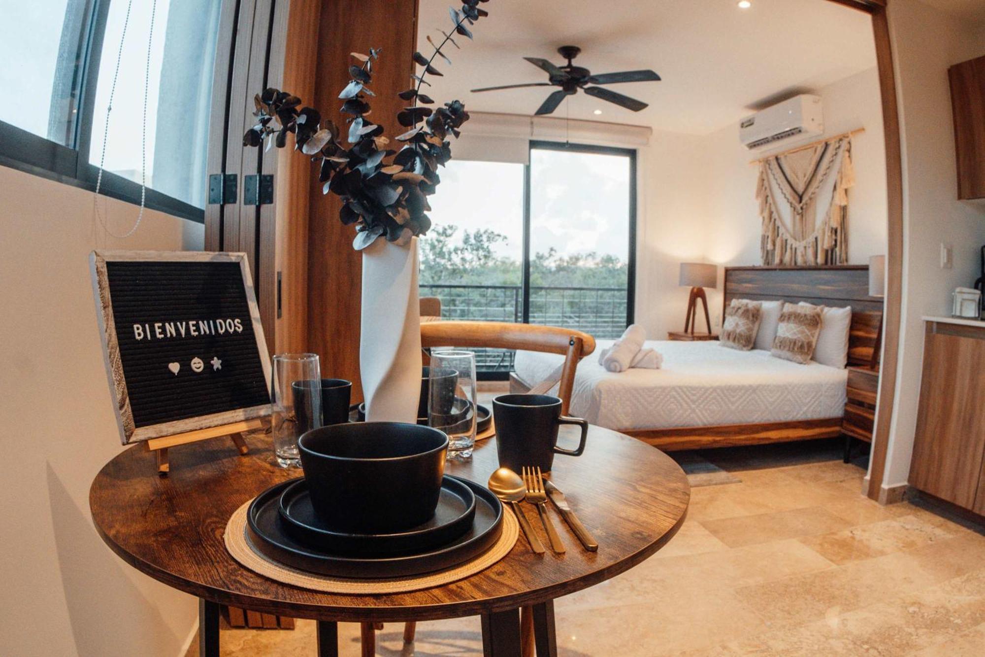 Modern Loft In With 1 Bedroom Apartment *
