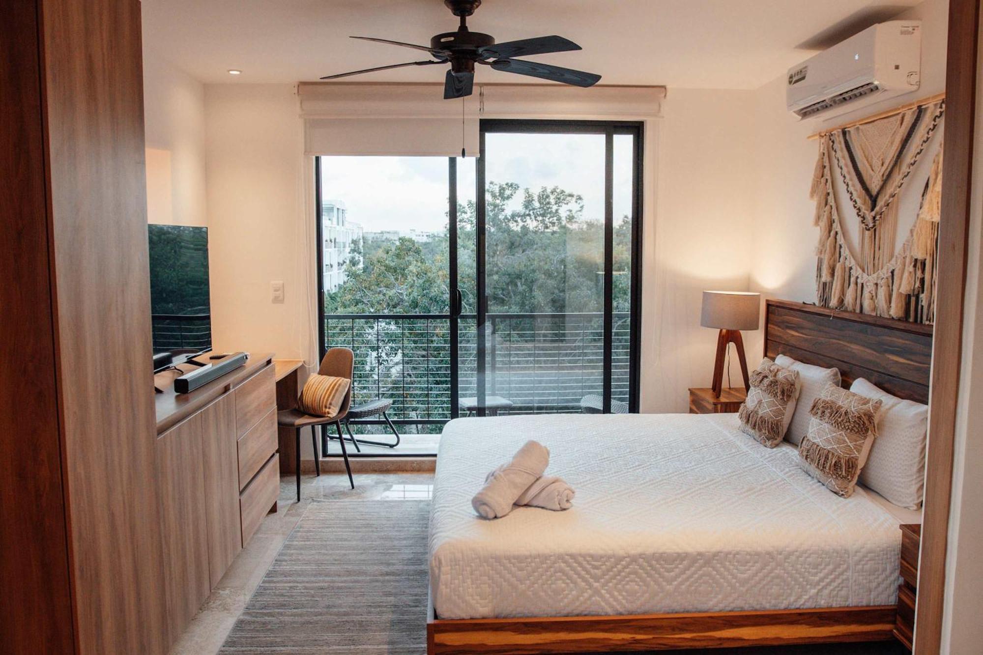 Modern Loft In With 1 Bedroom Apartment *